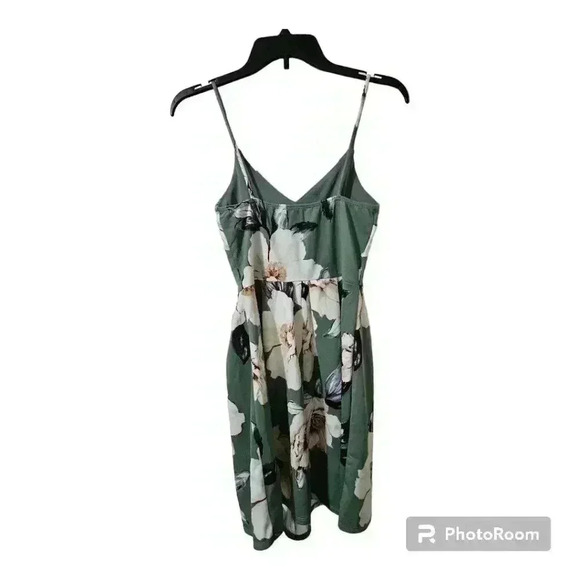 Monteau Dresses & Skirts - EUC- womens monteau olive green floral dress!
